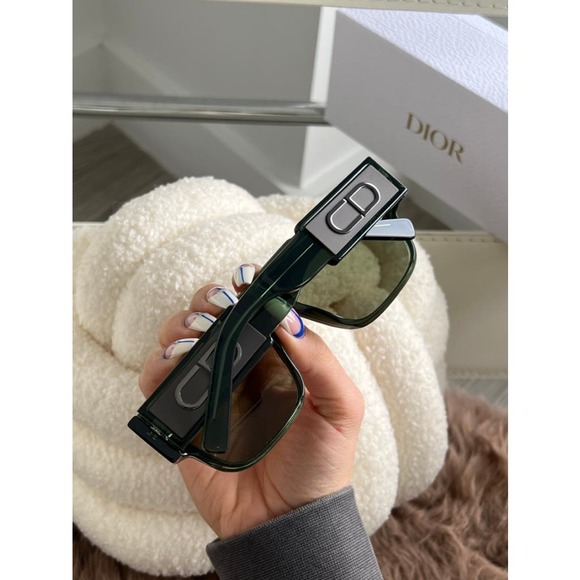 NEW Dior CD M1I Sunglasses in Olive Green $620 - Picture 10 of 10